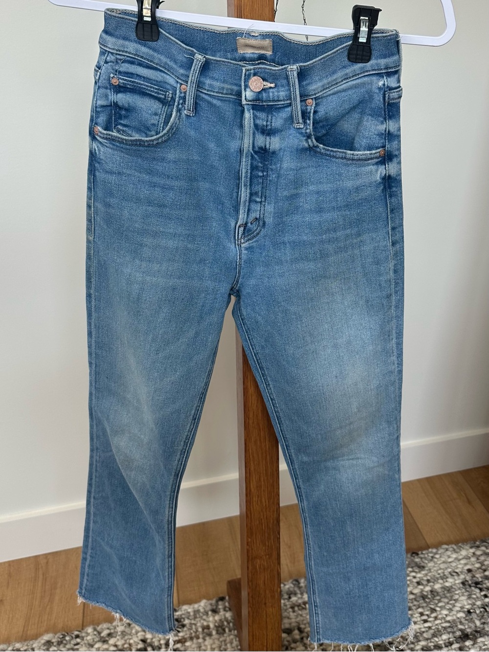MOTHER Cropped Ankle Jeans in Light Blue Wash KP009